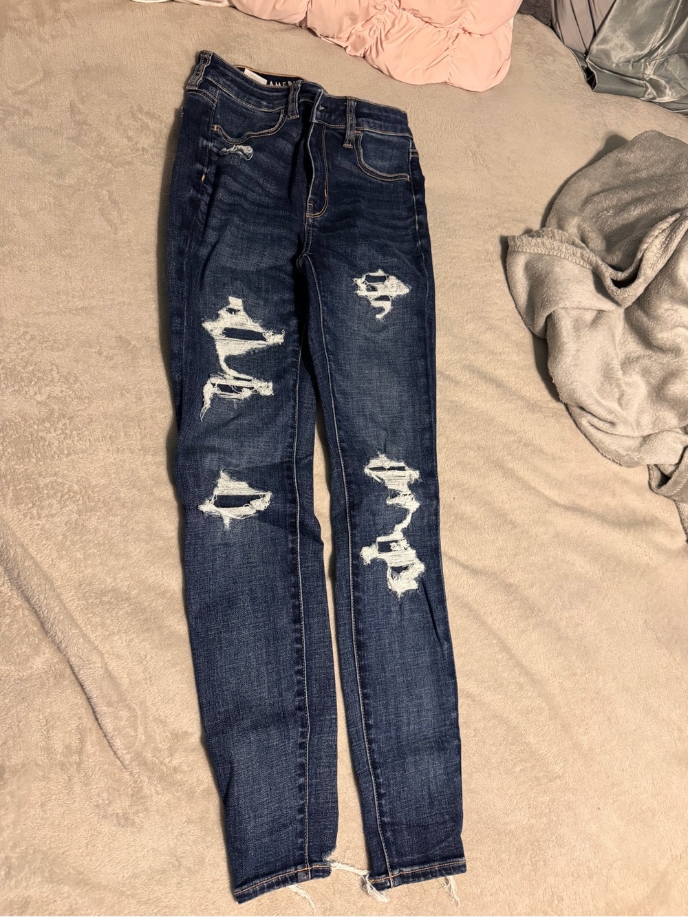 American Eagle Outfitters Dark Blue Ripped Women’s Skinny Jeans